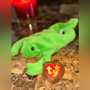 🐸 TY Beanie Baby “Legs” 1993 – Green Frog w/ Tag & Display Case